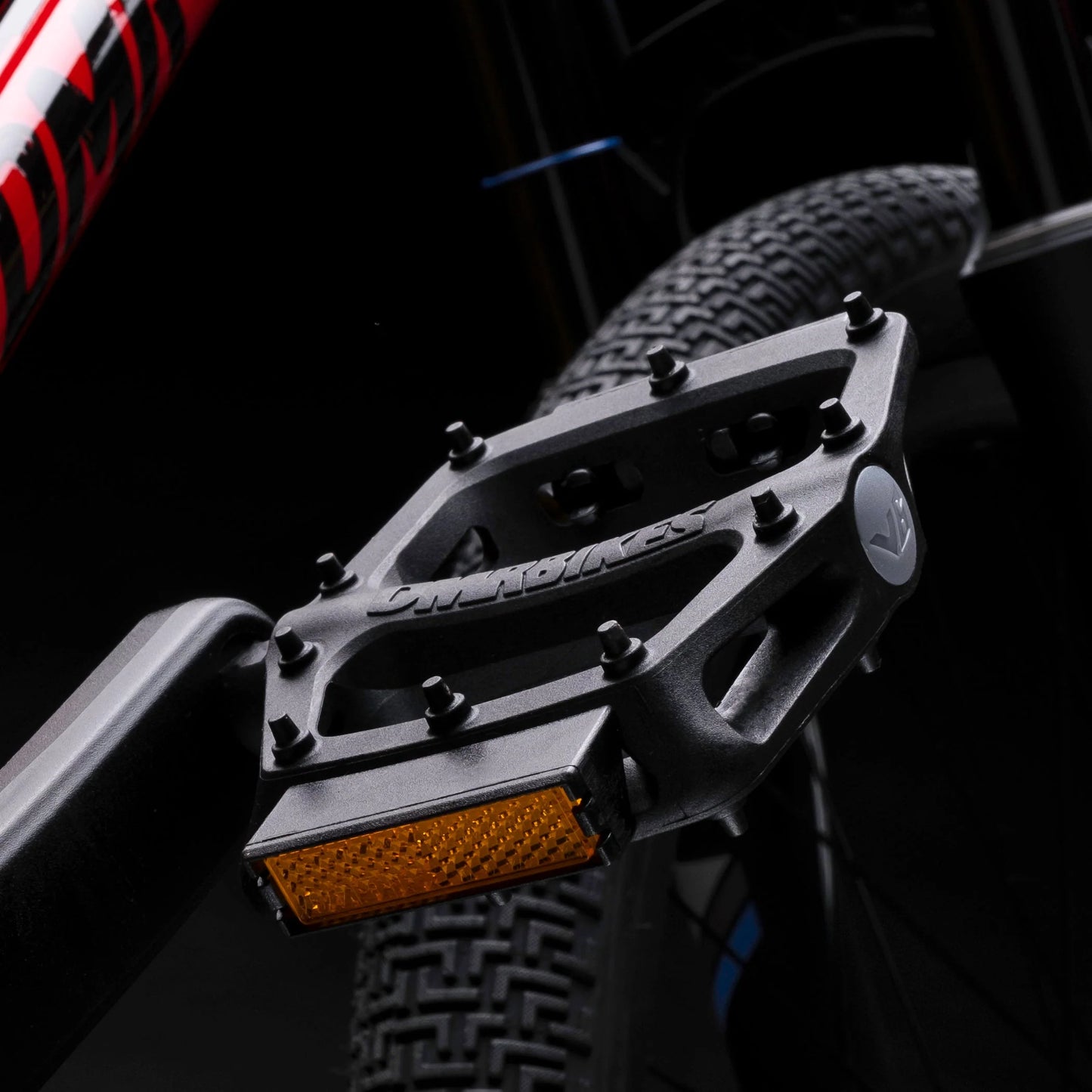 DMR V6 vlakke pedalen met reflectoren Zwart