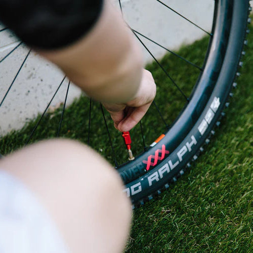 Spuit voor KOM CYCLING Preventieve vloeistof Alu ventiel