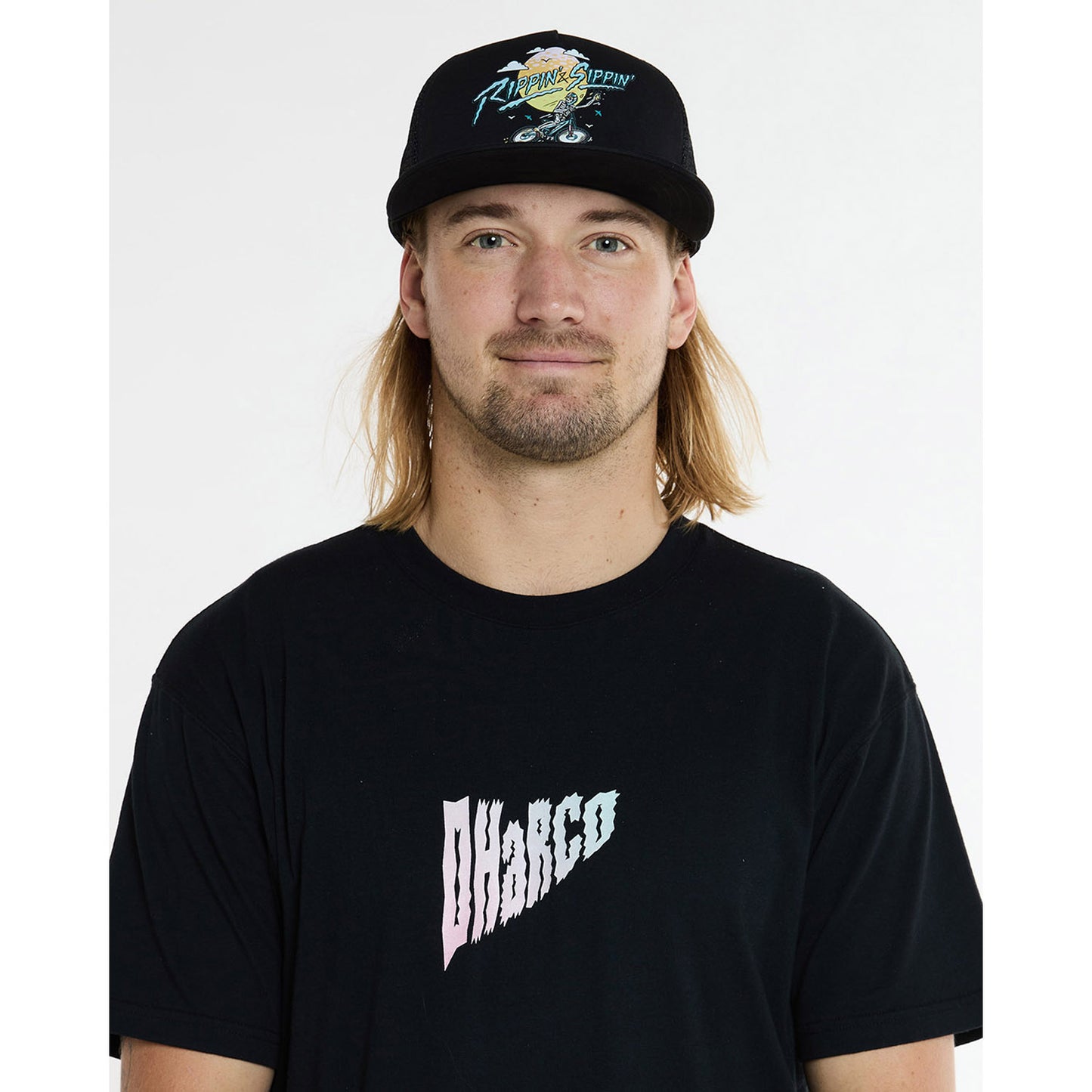 DHARCO FLAT BRIM TRUCKER RIPPIN EN SIPPIN Pet Zwart
