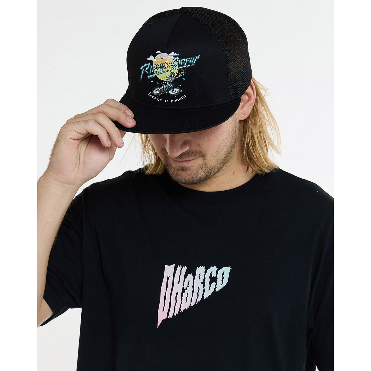 DHARCO FLAT BRIM TRUCKER RIPPIN EN SIPPIN Pet Zwart