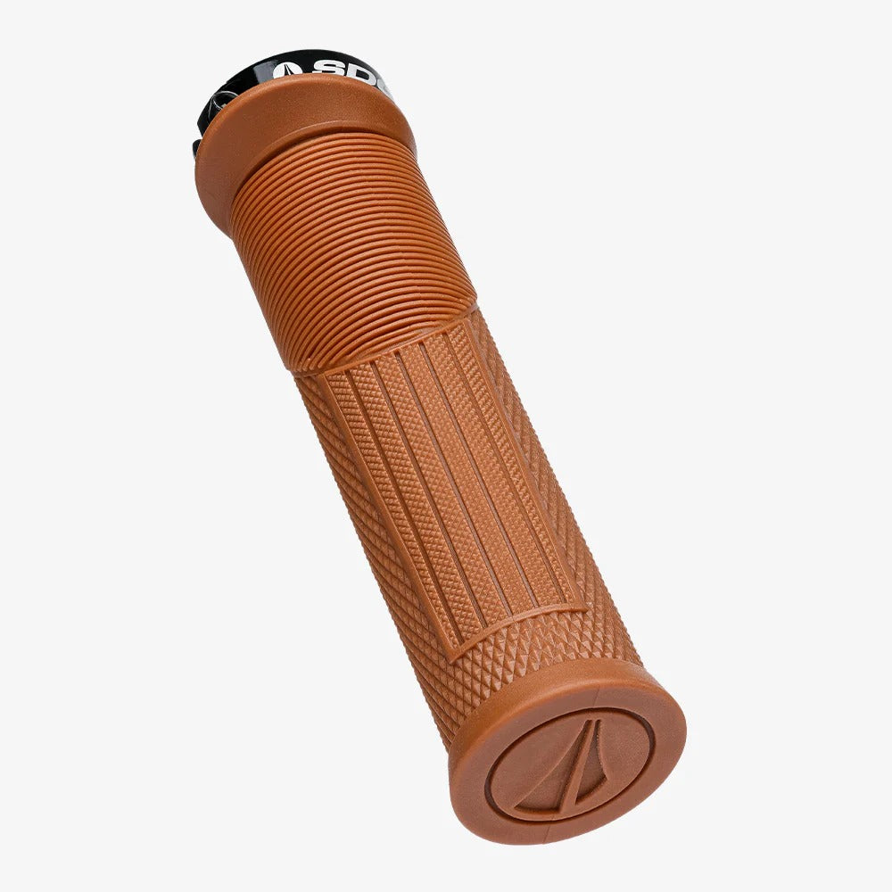 SDG OPEN CORE THRICE grepen 136 mm Bruin