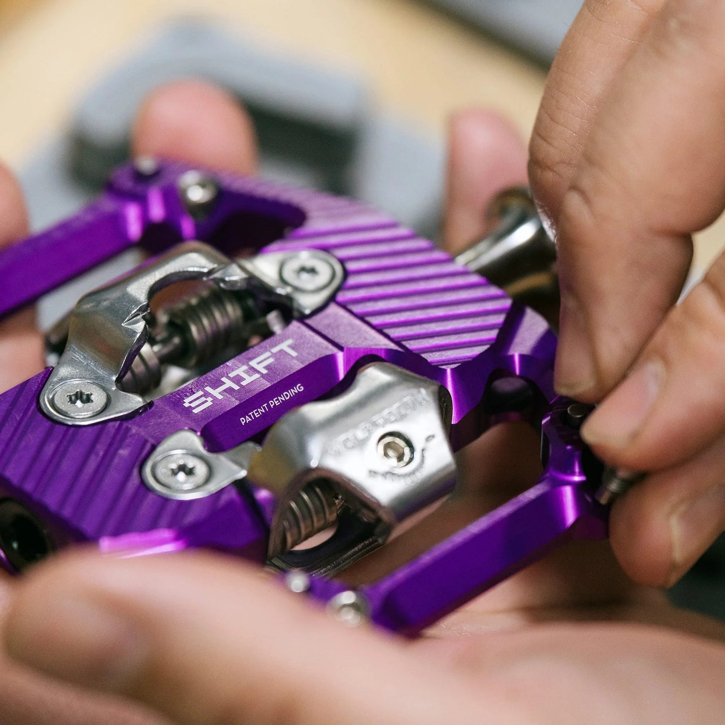 WOLF TOOTH GRAVITY CLIPLESS Violet pedalen