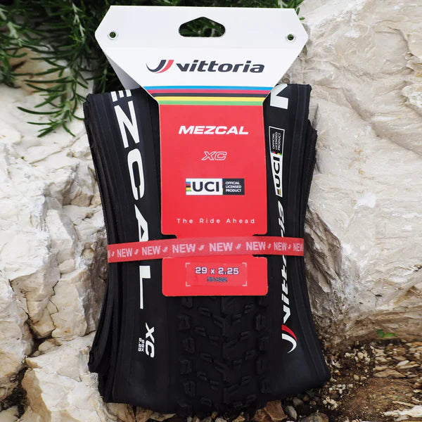 VITTORIA MEZCAL XC 29X2.25 "UCI Rainbow Edition" Tubeless Ready Zachte Zwarte band