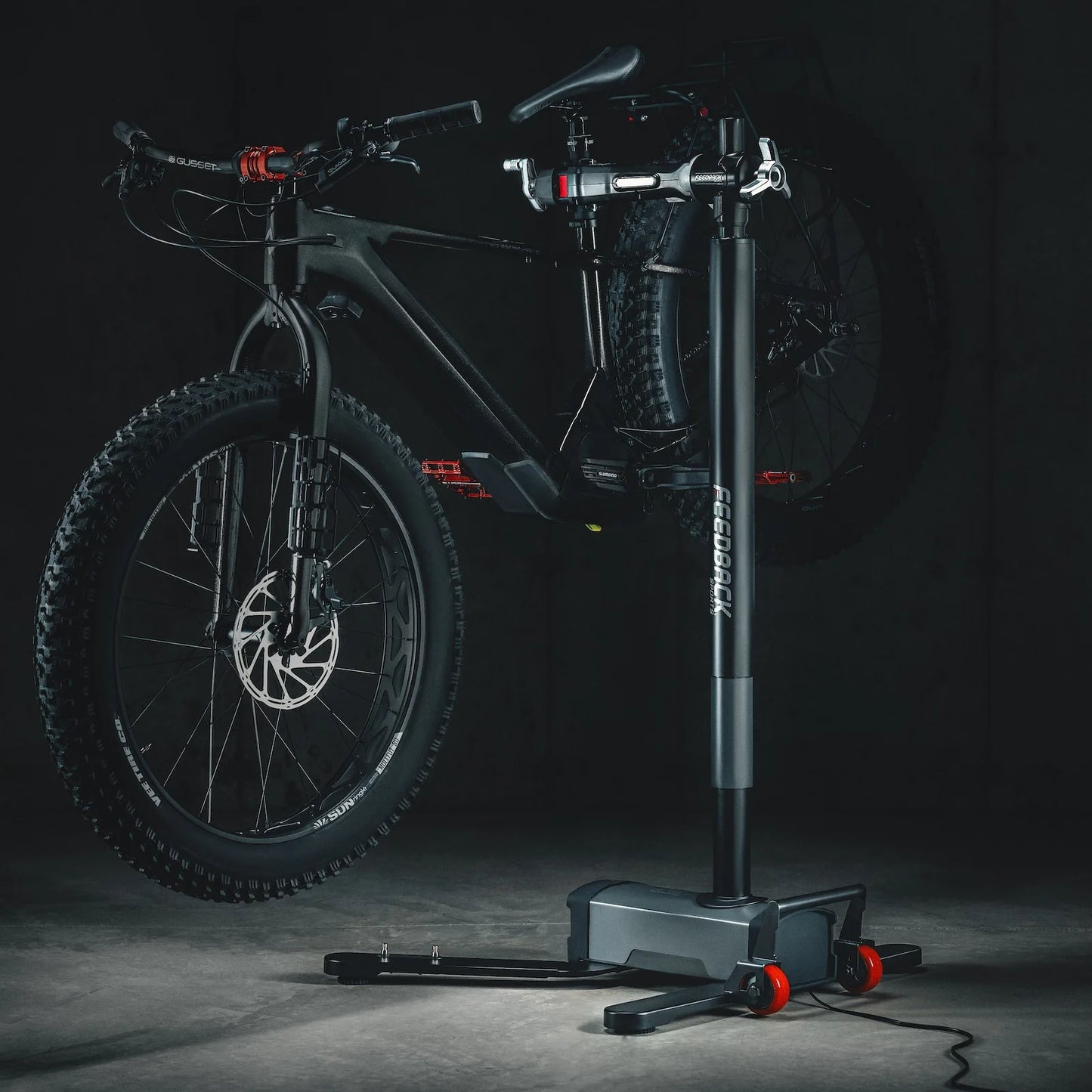 FEEDBACK SPORTS Pro E-Lift elektrische werkbankvoet