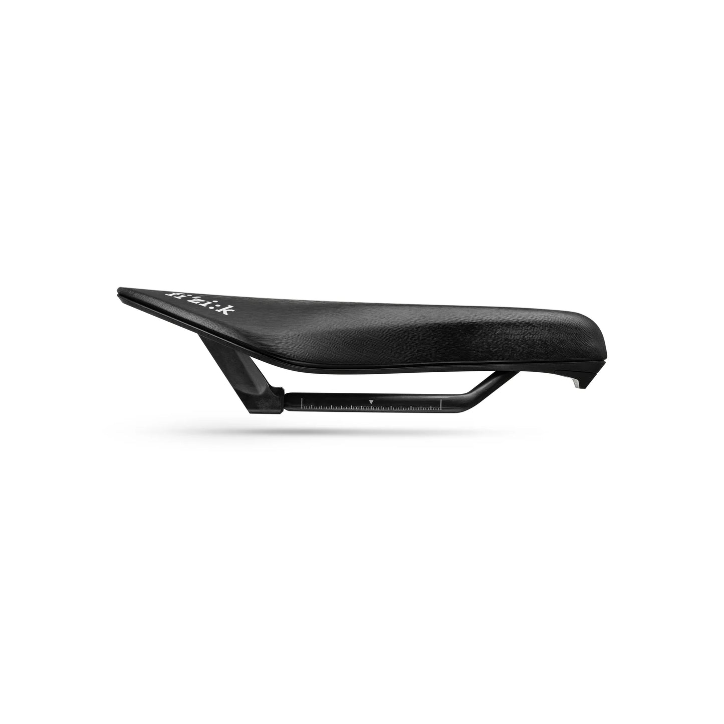 Zadel FIZIK AERIS SHORT DISTANCE R1 LIGHT 135 mm Rails Carbon