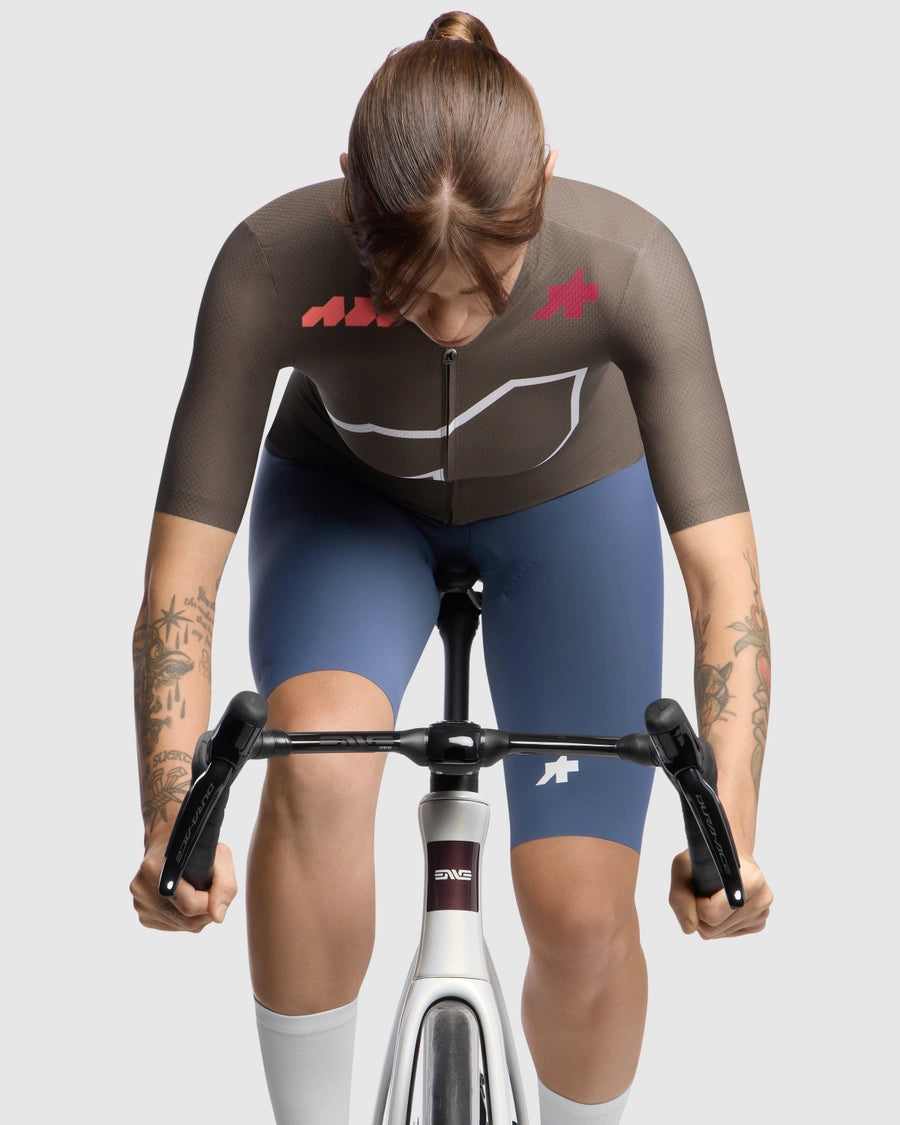 ASSOS DYORA R S11 We are the A Bruine damestrui met lange mouwen