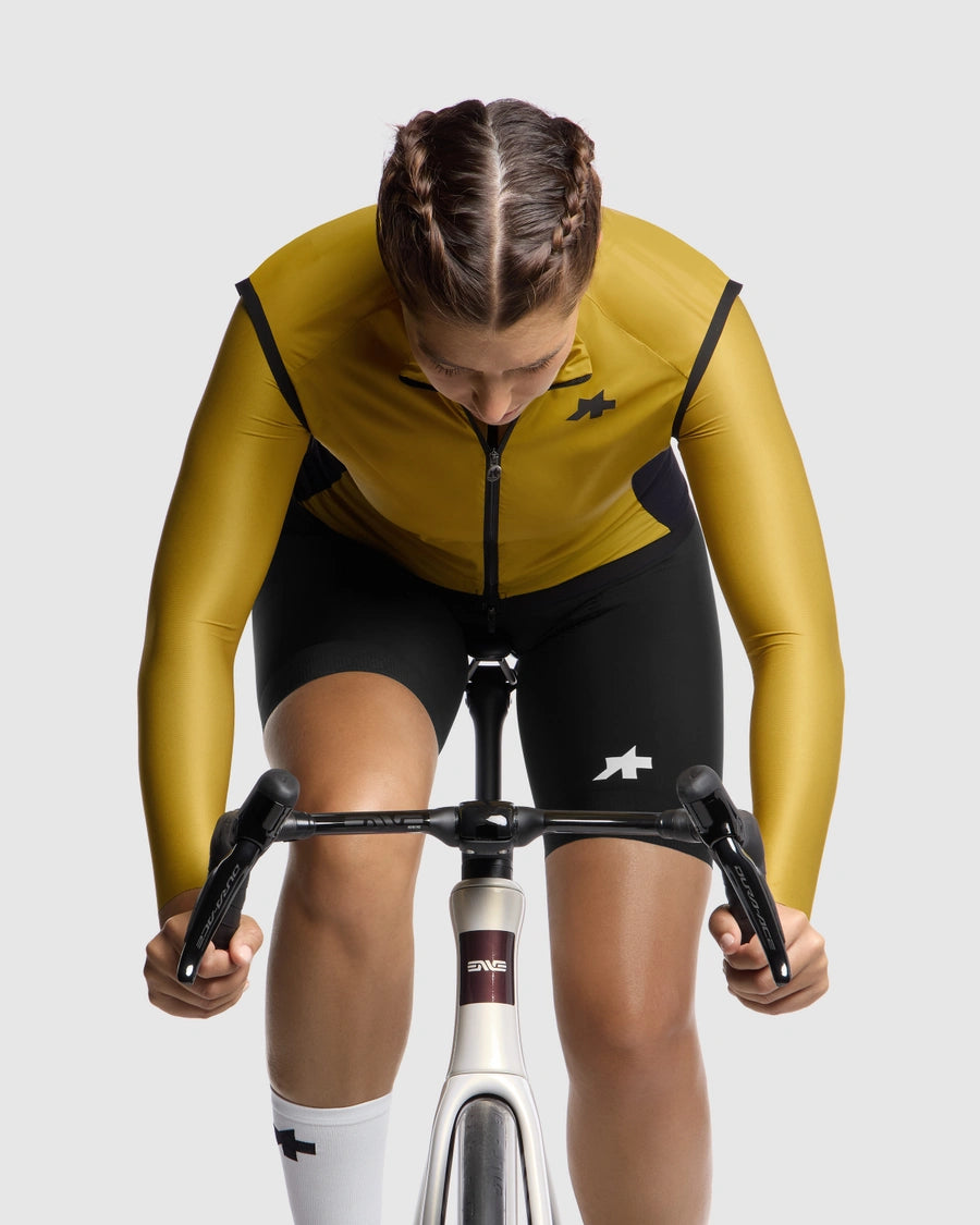 ASSOS UMA GT WIND S11 Goudgele mouwloze jas voor dames