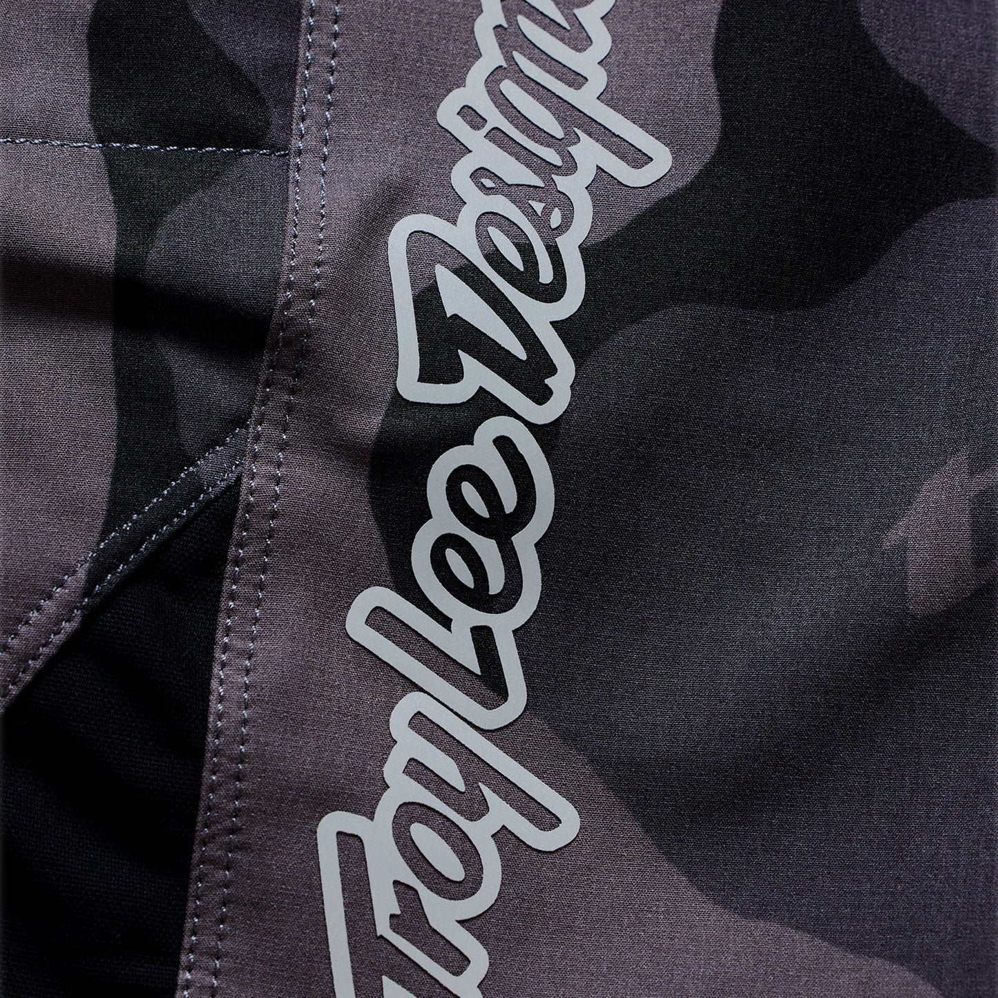 TROY LEE DESIGNS SKYLINE PRO FLOW CAMO Carbon Korte broek met voering BN3TH
