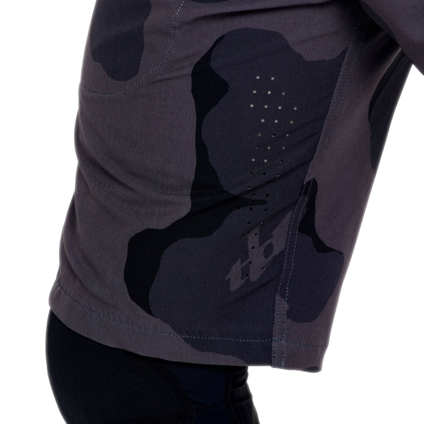 TROY LEE DESIGNS SKYLINE PRO FLOW CAMO Carbon Korte broek met voering BN3TH