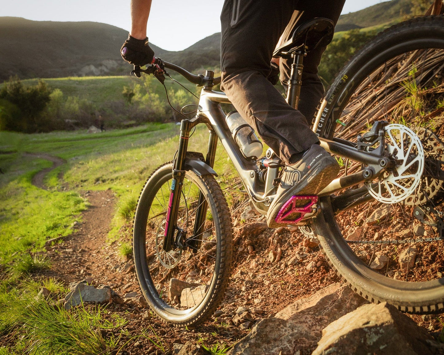 WOLF TOOTH RIPSAW platte pedalen, paars