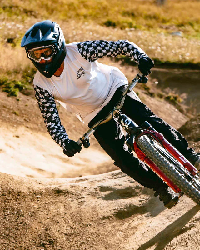 DHARCO GRAVITY OFFSET Lange Mouw Trui Wit/Zwart