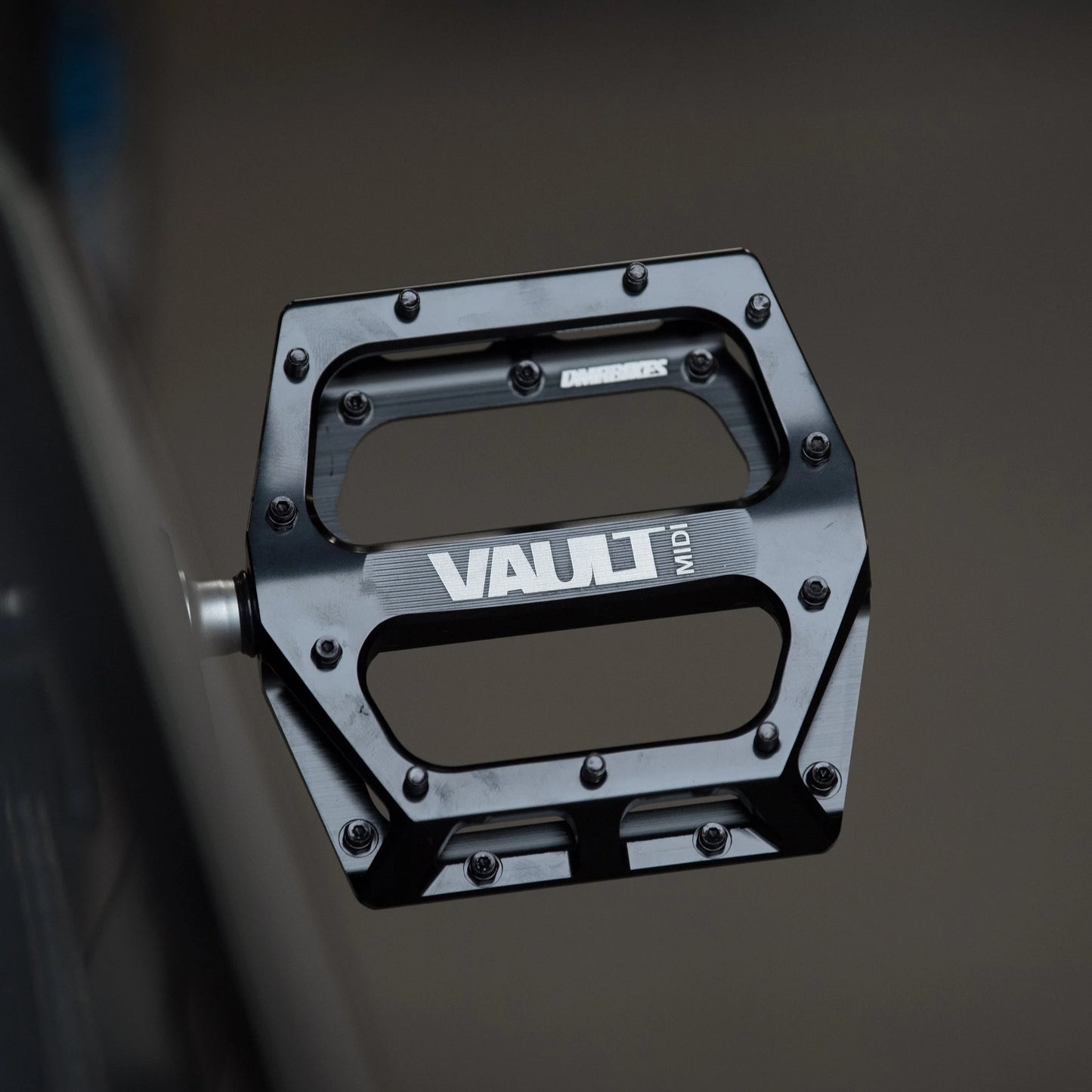 DMR VAULT MIDI vlakke pedalen Zwart