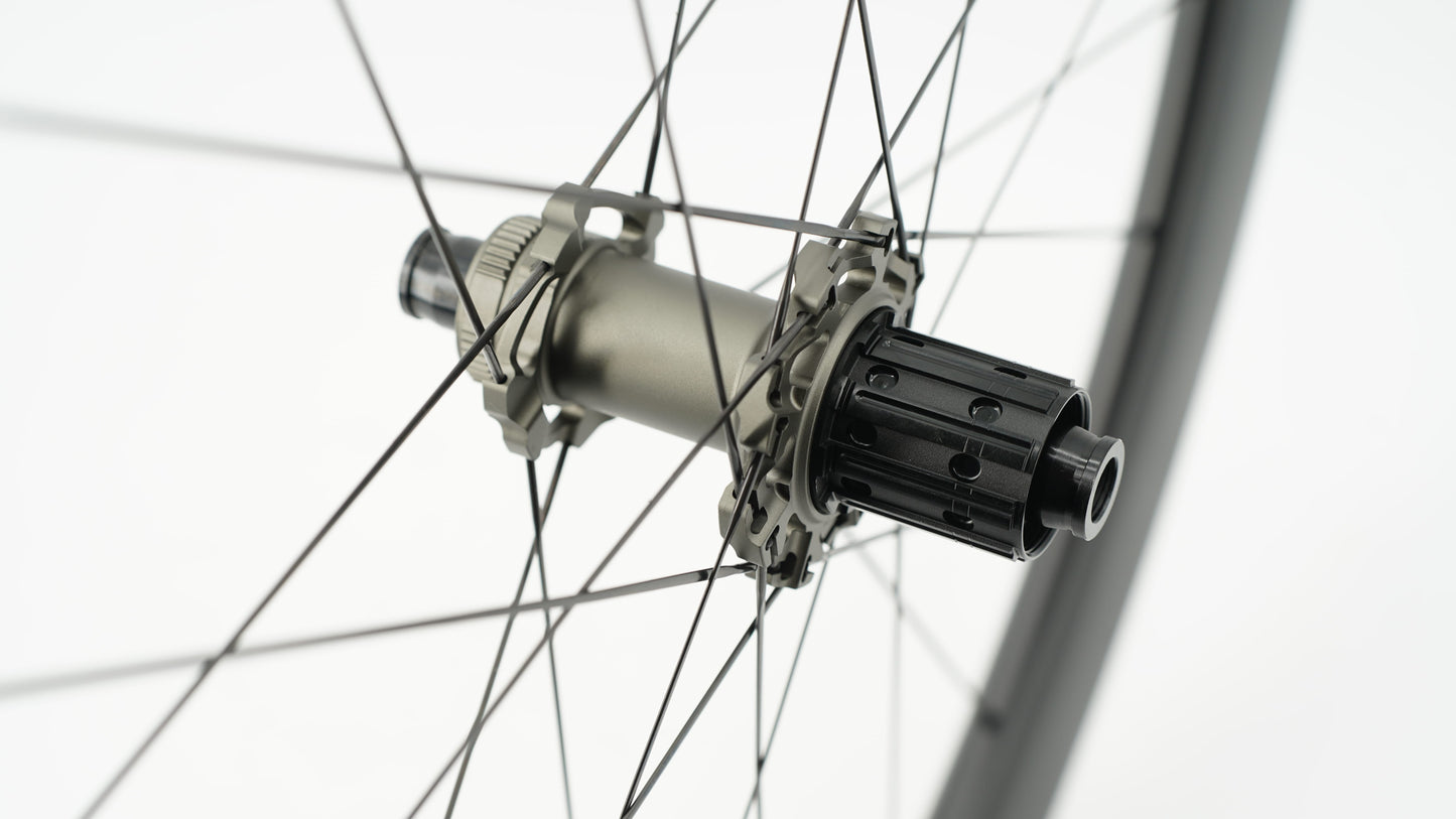 Paar SCOM AERO Tubeless wielen (Center Lock)
