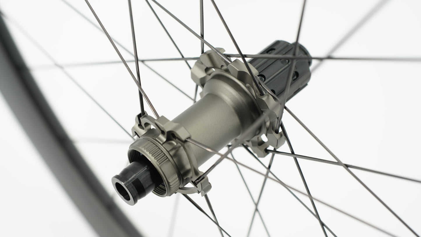 Paar SCOM AERO Tubeless wielen (Center Lock)