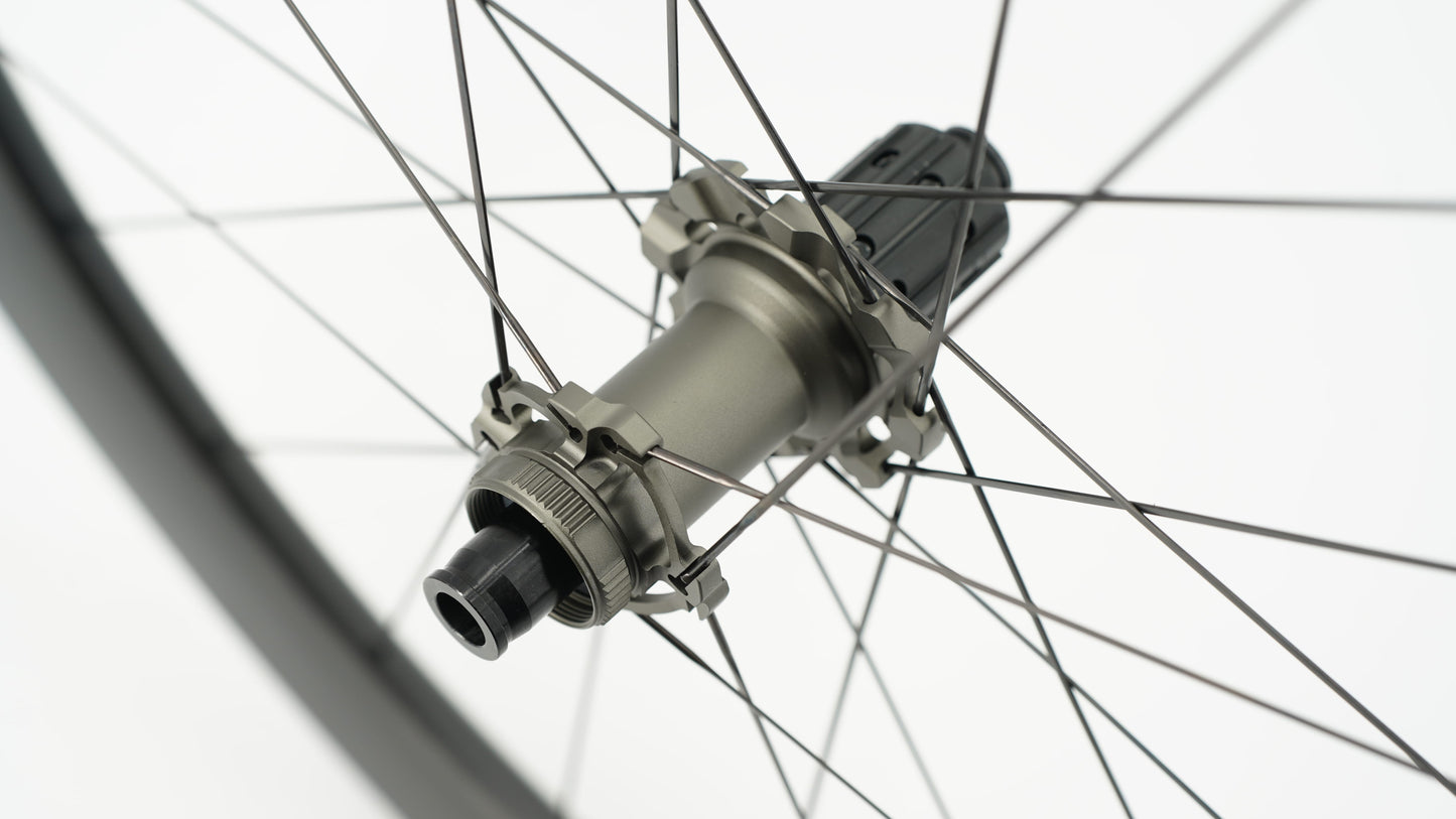 Paar SCOM AERO Tubeless wielen (Center Lock)