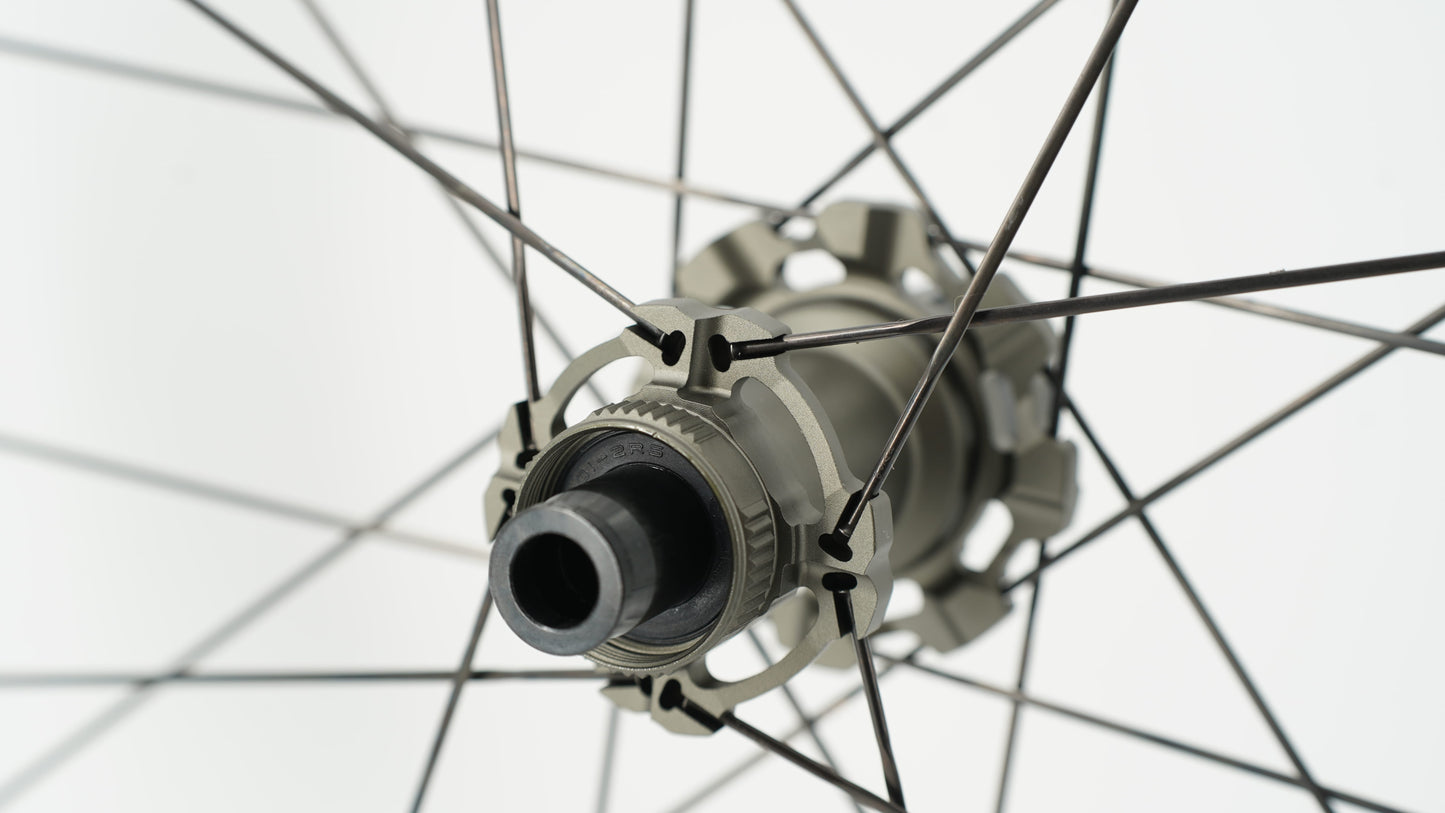 Paar SCOM AERO Tubeless wielen (Center Lock)