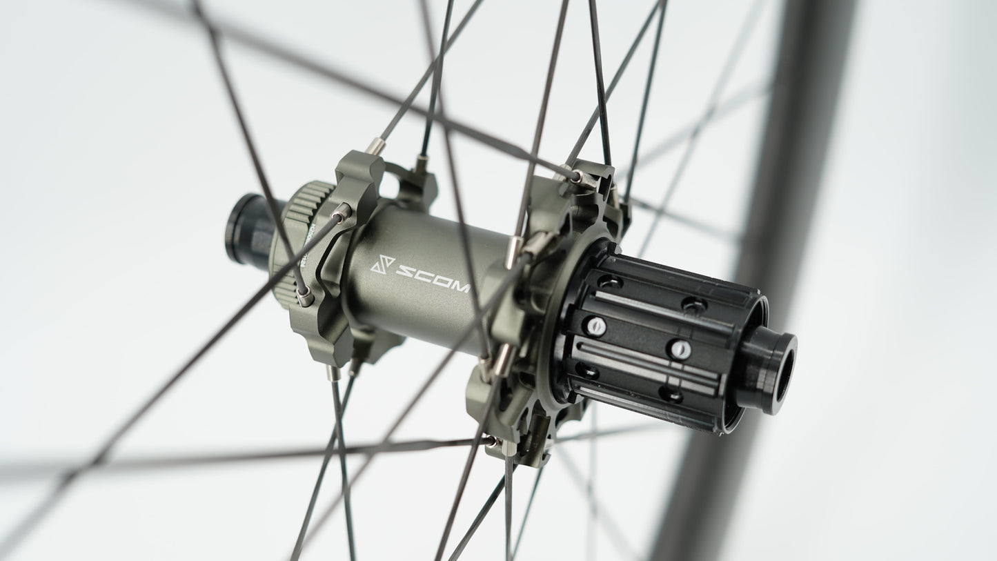 Paar SCOM ULTRA + Tubeless wielen (Center Lock)