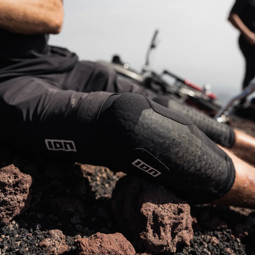 ION K-Pact Unisex Kniebeschermers Zwart