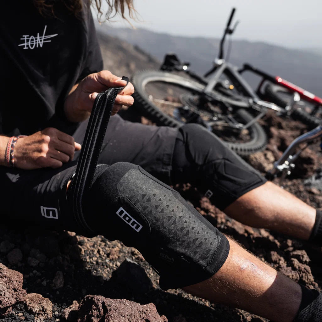 ION K-Pact Unisex Kniebeschermers Zwart