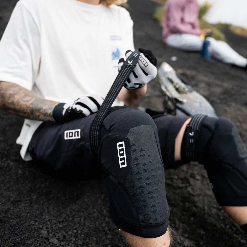 ION K-Pact Zip Unisex Kniebeschermers Zwart