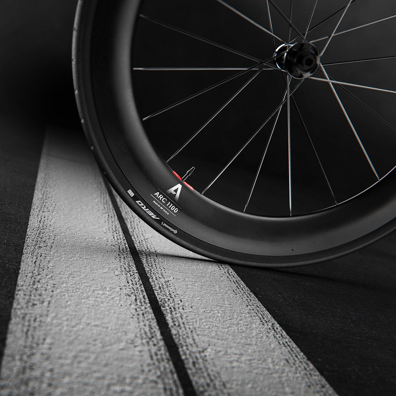 DT SWISS ARC 1100 DICUT WTS 55 Tubeless Ready Voorwiel (Center Lock)
