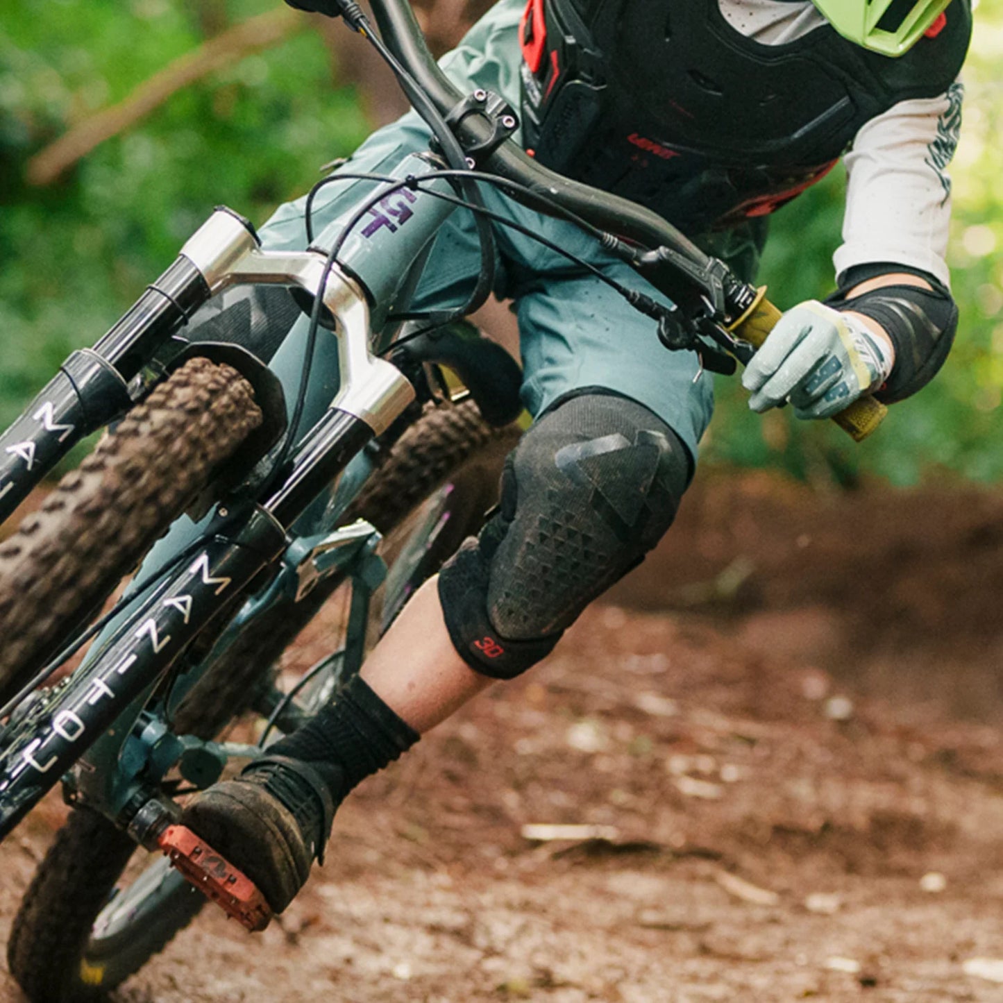 LEATT 3DF 5.0 EVO Junior Kniebeschermers Zwart