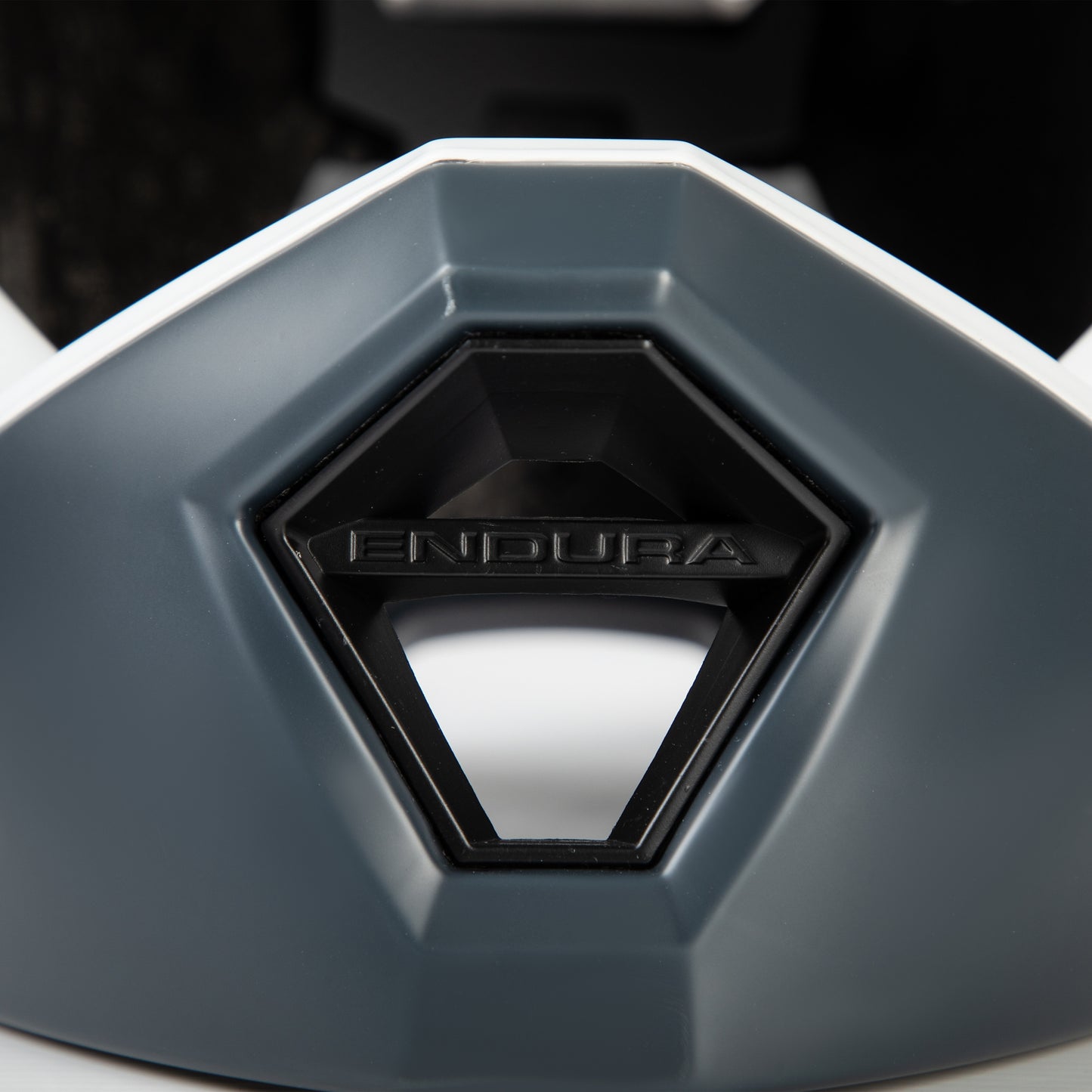 ENDURA SINGLETRACK INTEGRAL MIPS witte/grijze mtb-helm