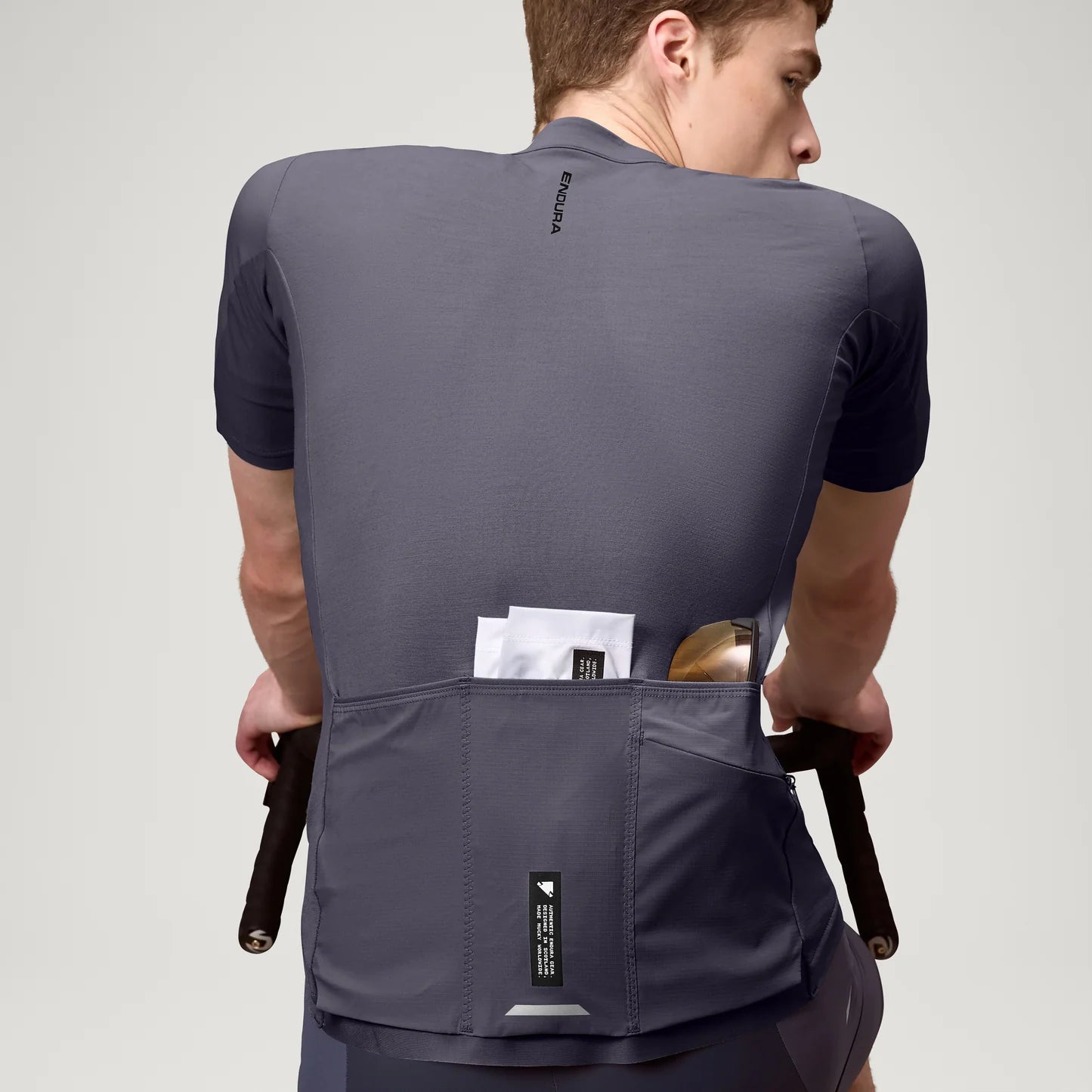 ENDURA ALLTRACK RIDE Korte Mouw Carbon Trui Grijs