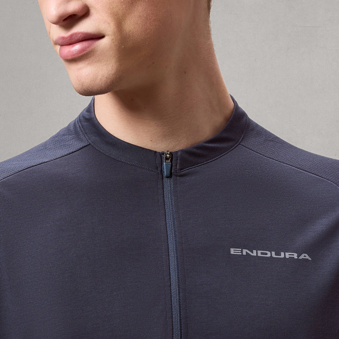 ENDURA LOOP ZIPPED Korte Mouw Koolstof Trui Grijs