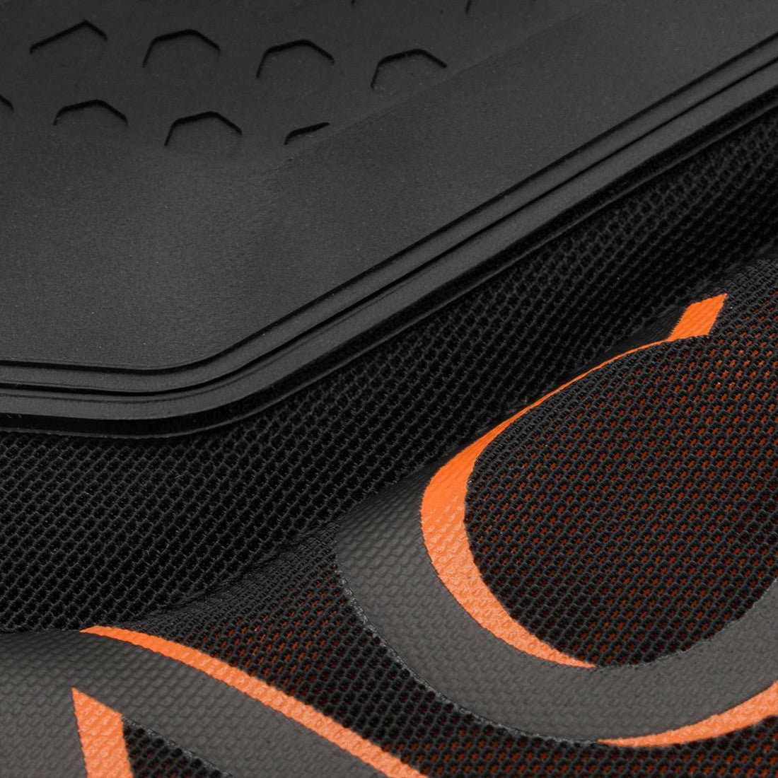 RACER ALPHA EVO borstplaat Zwart