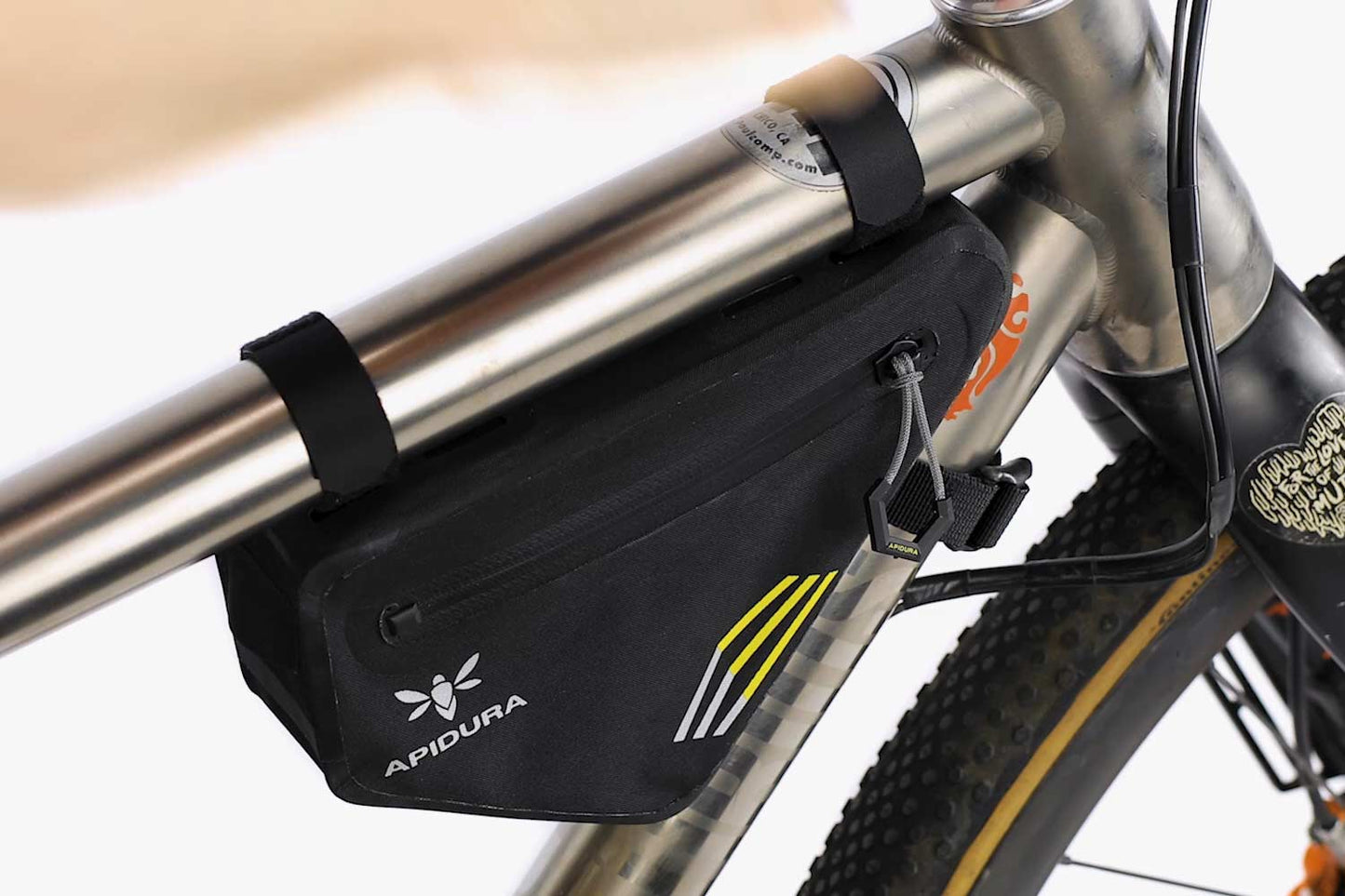 Frametas APIDURA RACING FRAME PACK 1 L Zwart