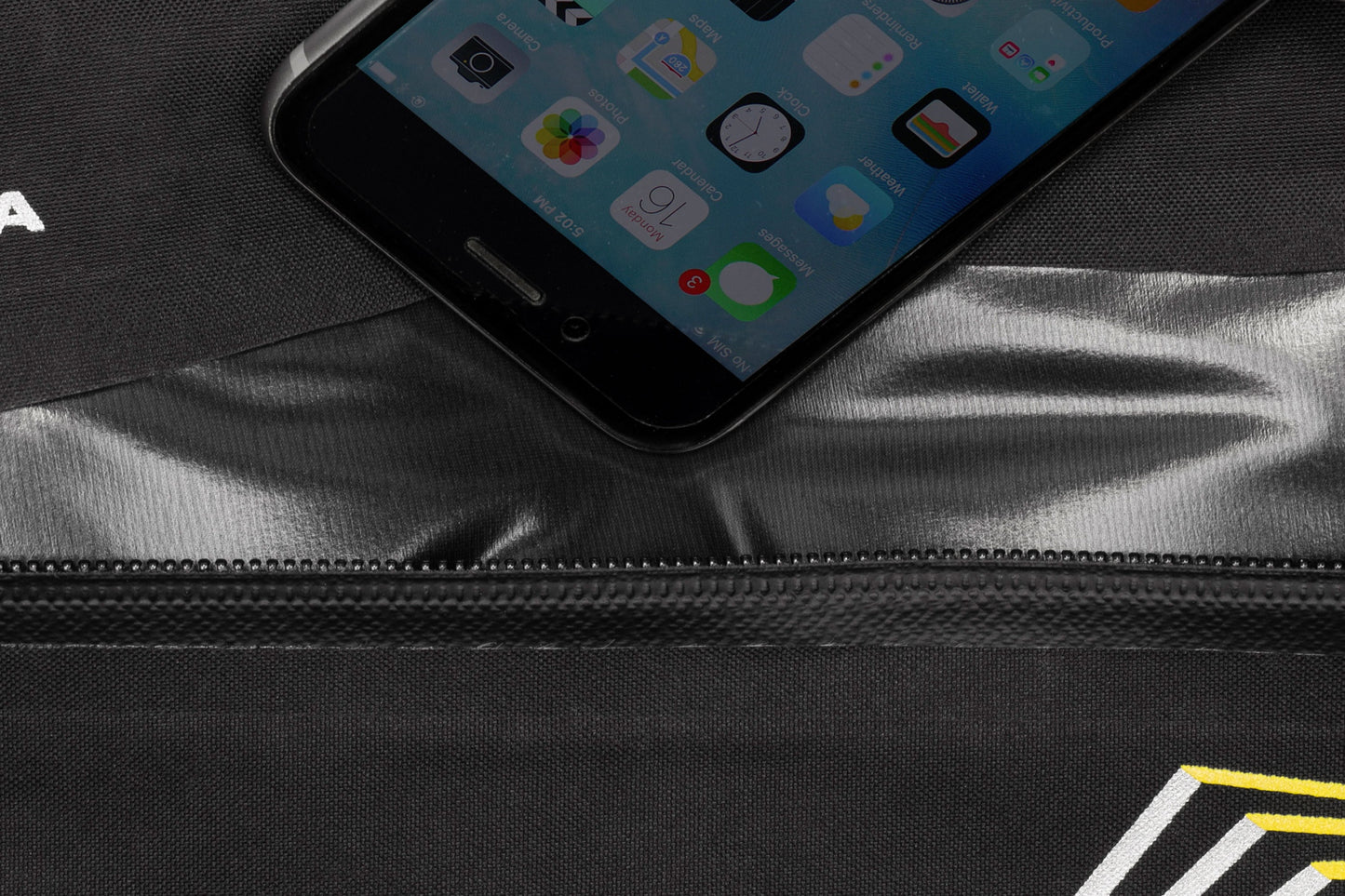 Frametas APIDURA RACING FRAME PACK 2,4 L Zwart