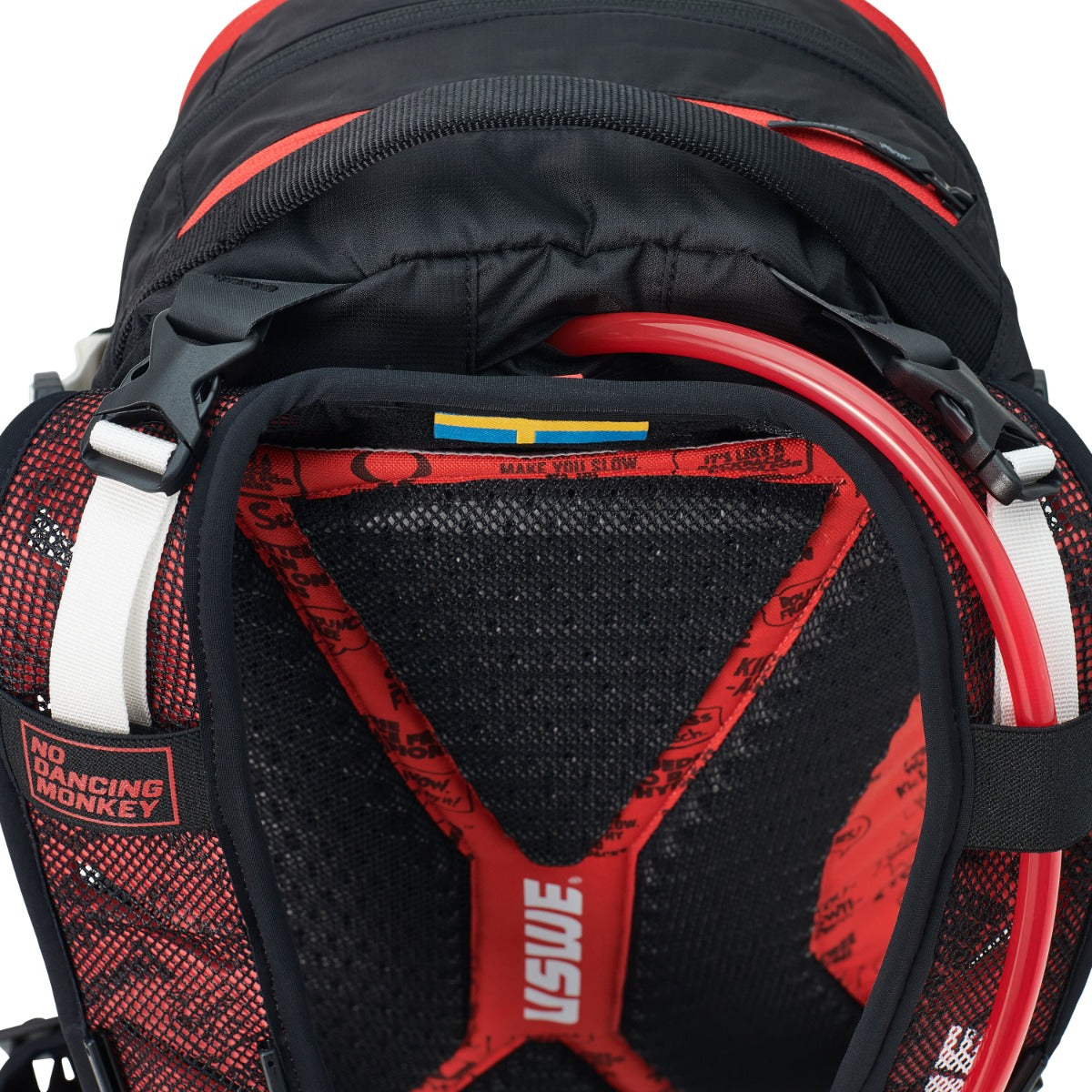 USWE FLOW 16 L rugzak met geïntegreerde rugbescherming Zwart/Rood