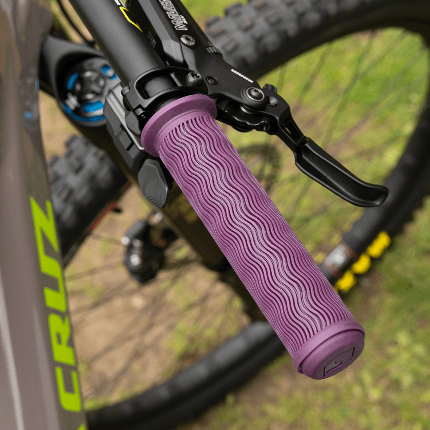 Grips BURGTEC THE BARTENDER PRO VERO SANDLER SIGNATURE Lock-On Paars