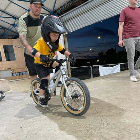 G-FORM LIL'G TODDLER Elleboog- en kniebeschermers voor kinderen Zwart