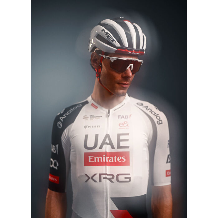 MET TRENTA 3K CARBON UAE TEAM EMIRATES -XRG 2026 Helm Wit