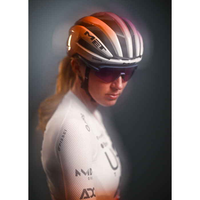 MET TRENTA 3K CARBON UAE TEAM ADQ 2026 Violet/Oranje Helm