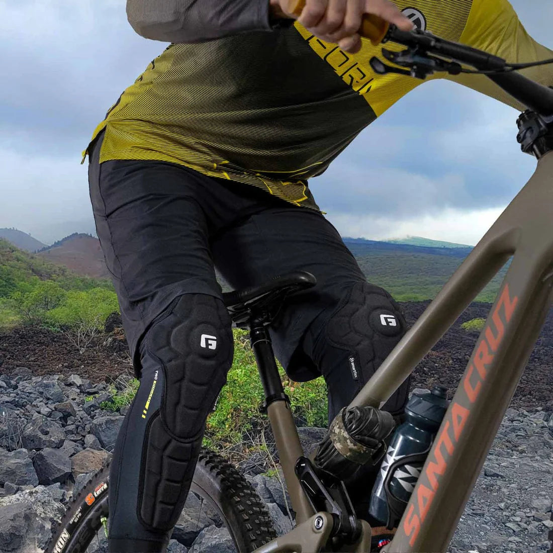 G-FORM PRO RUGGED 2 Scheenbeschermer Zwart