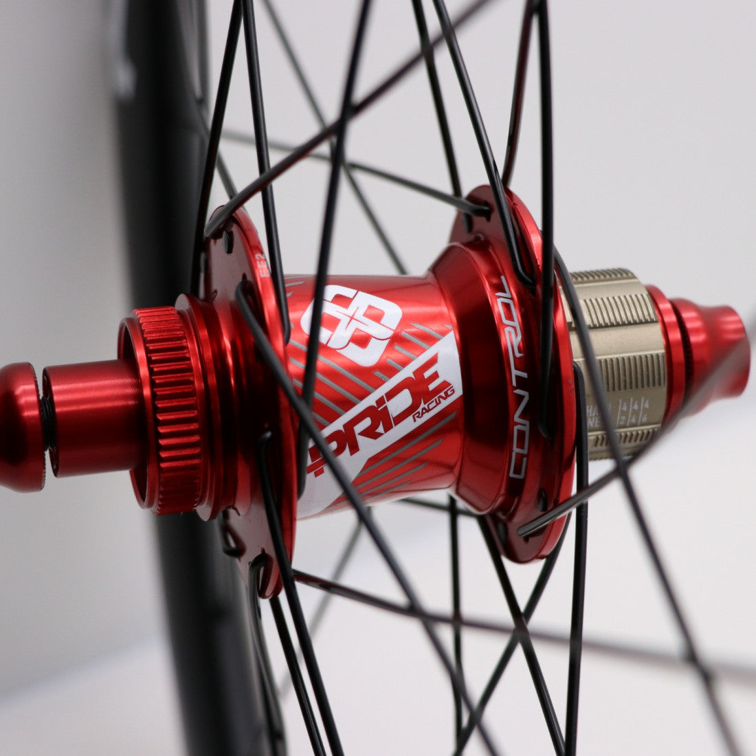 Wielpaar PRIDE 20" (451mm) Carbon Gravity Matt Disc Pride Control V1 Assen 10/10mm Rood