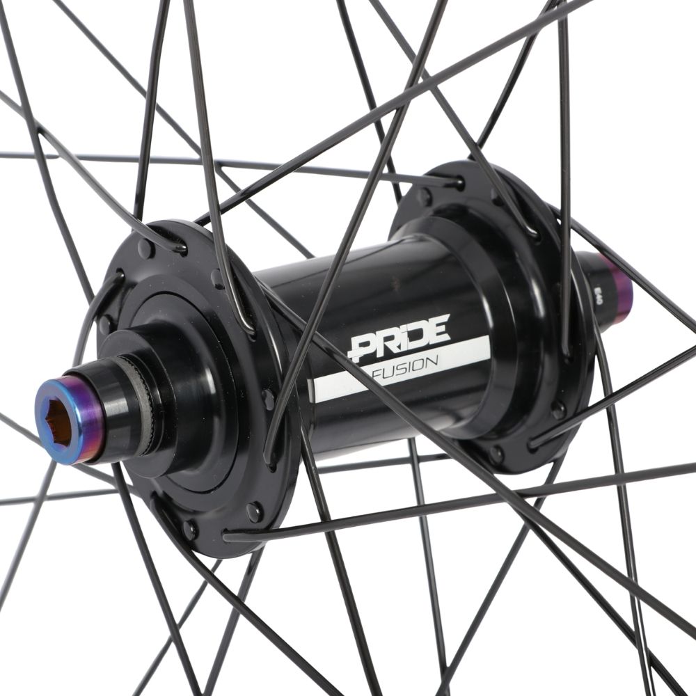 Wielpaar PRIDE 20" (451mm) Carbon Wave Matt Wit Fusion Disc Assen 10/10mm Zwart/Wit
