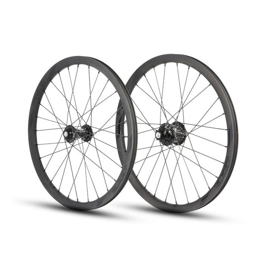 Wielpaar PRIDE 20" (451mm) Carbon Wave Matt Black Disc Matrix Assen 10/10mm Zwart