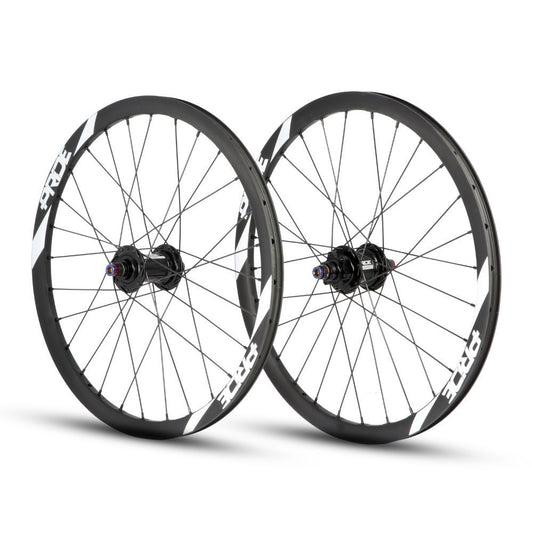 Wielpaar PRIDE 20" (451mm) Carbon Wave Matt Wit Fusion Disc Assen 10/10mm Zwart/Wit