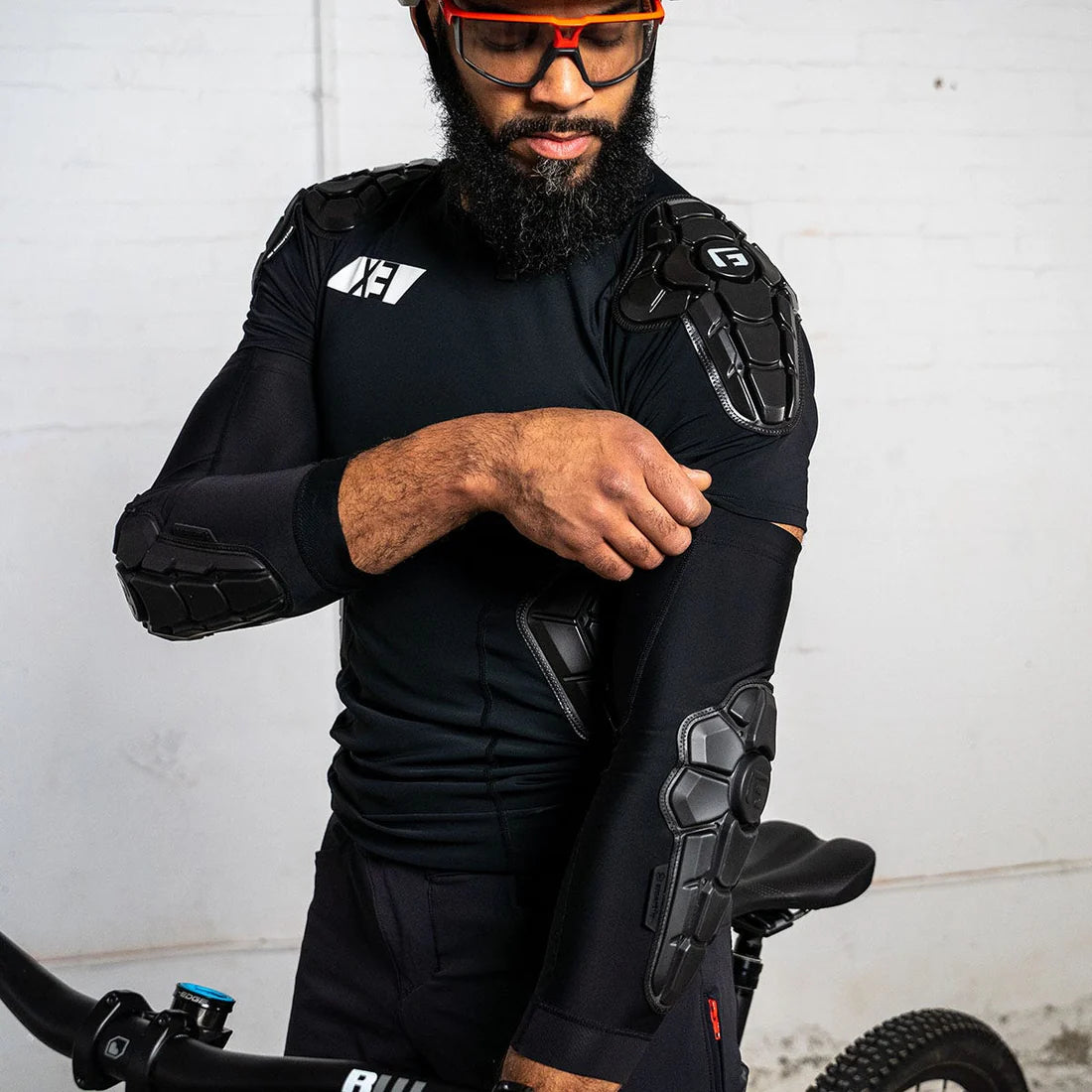 G-FORM PRO-X3 Elleboogbeschermers Mat Zwart